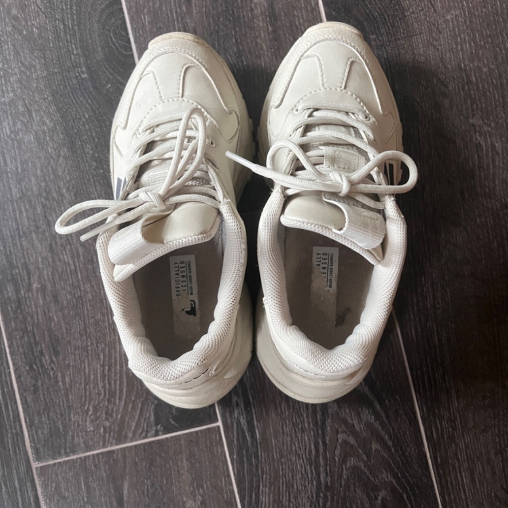 Sneaker - Picture 5 of 6